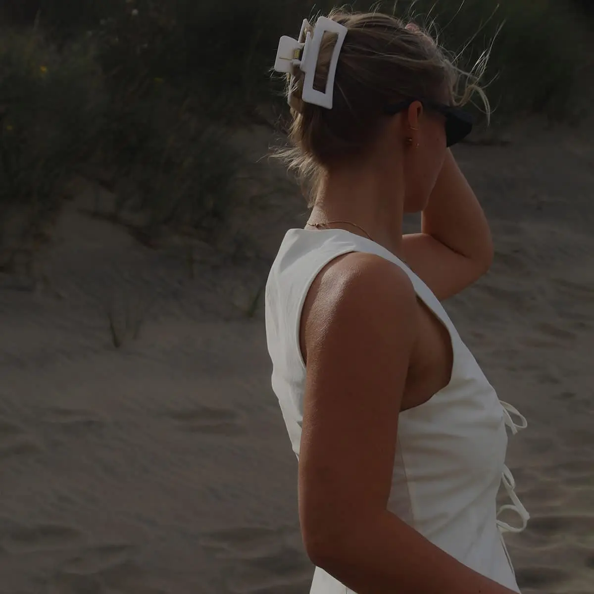 Glansig-vit---cremevit-large